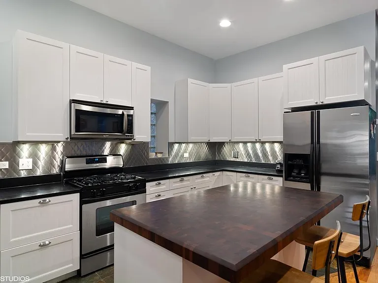 1846 W Superior St #1 — Photo 5