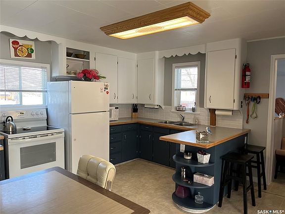 3rd image of 217 7th AVENUE E