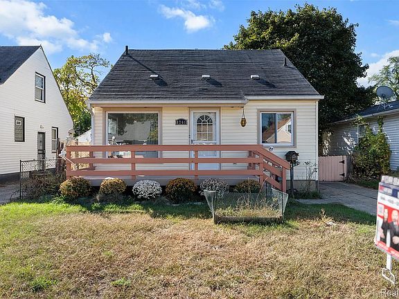 4th image of 8761 Albany Ave