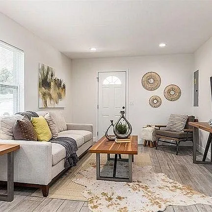 3 bed, 1144 sqft, $3,500 — Photo 3