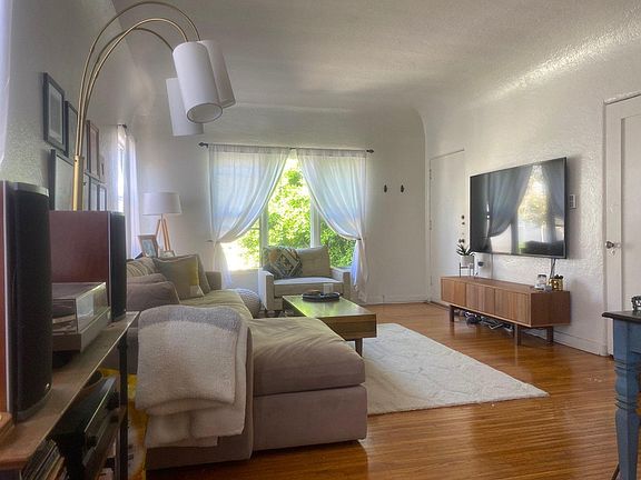 4th image of 144 N Arnaz Dr #4