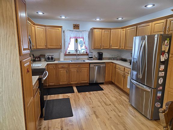 5th image of 77 Billings Road