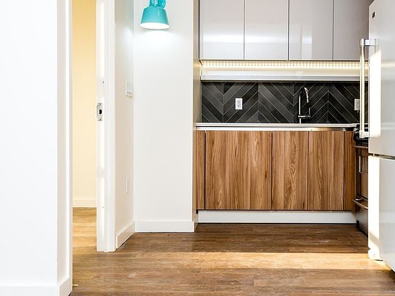 2nd image of 555 Graham Ave APT 2R