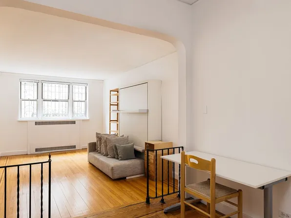 25 Minetta Ln APT 1F, New York, NY 10012