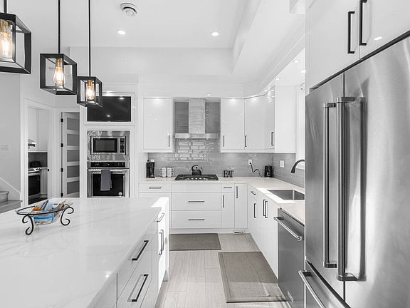 Full kitchen