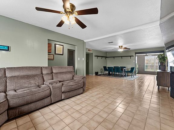 3rd image of 3632 E Everglade Ave