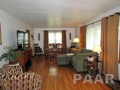 4th image of 100 E Crestwood St