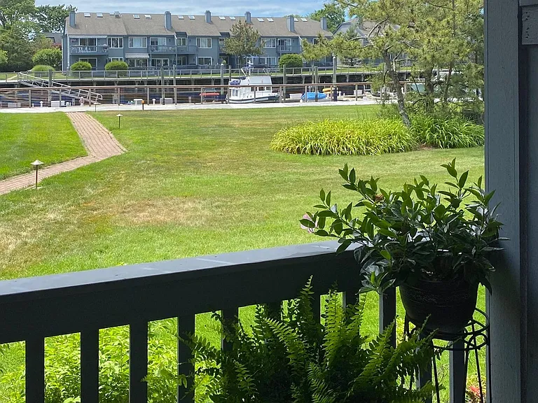 1 Island Dr #9 — Photo 32