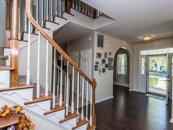 5th image of 100 Isherwood Dr