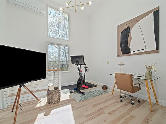3rd image of 206 Lagrange St Unit 206