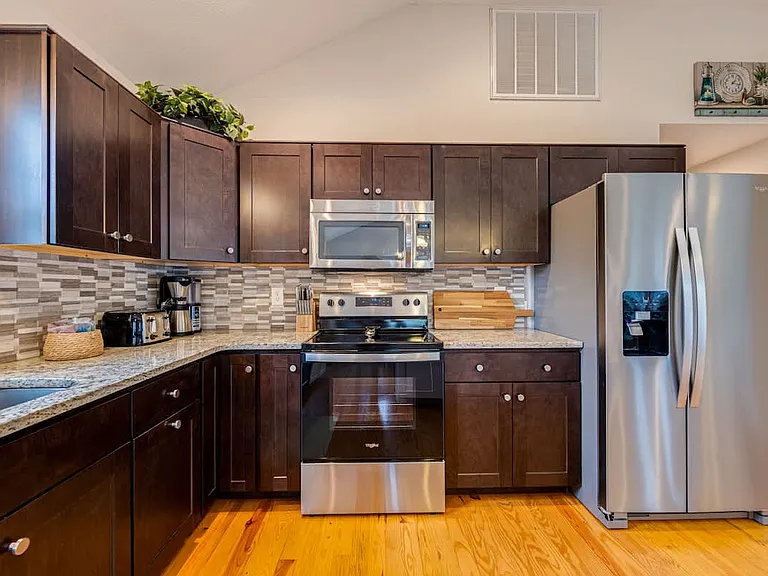 5209 Lunar Dr — Photo 2