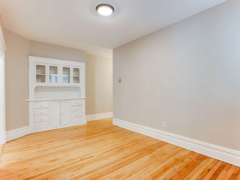 941 Goodrich Ave — Photo 10