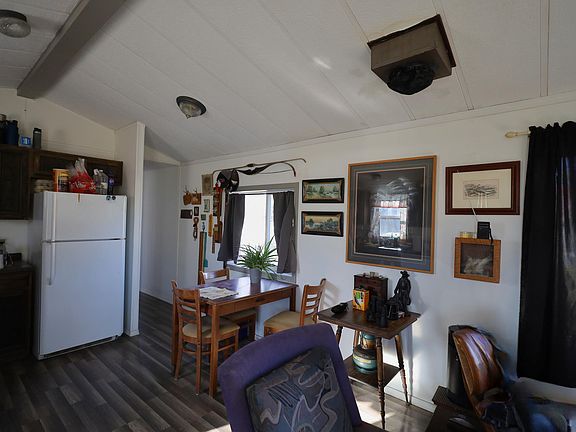 5th image of 214 Sage Ave W