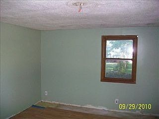 3rd image of 113 E Bosman Ave