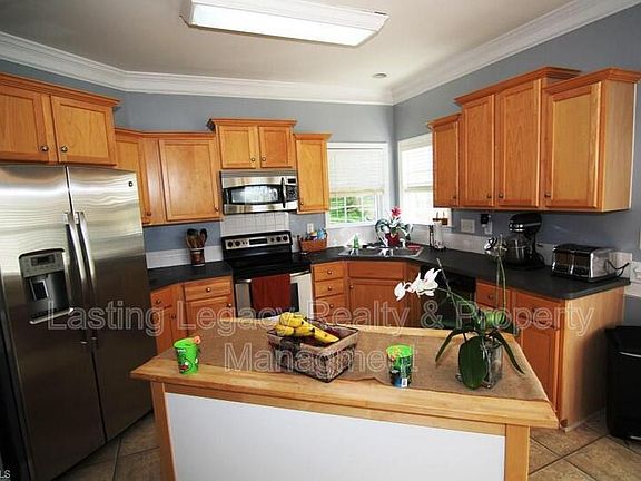 5th image of 950 Wellesley Place Dr