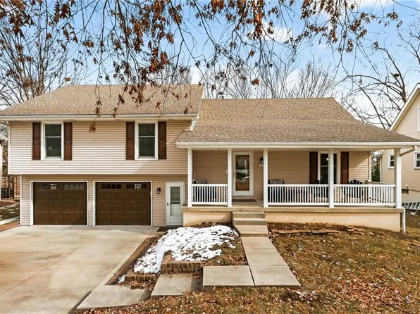 525 SE Vista Dr, Lees Summit, MO 64063