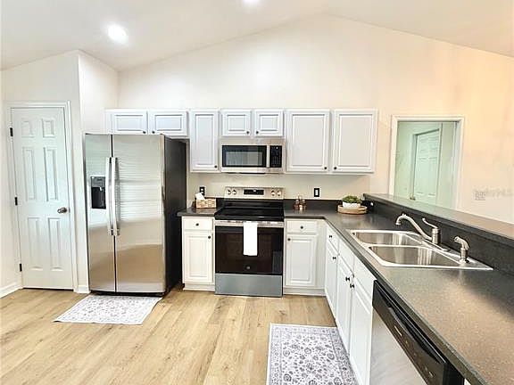 3rd image of 13 FISHER TRAIL TERRACE