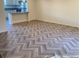 19234 Hamlin St, Reseda, CA 91335