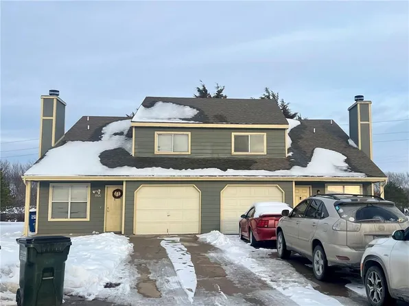 3904 Overland Cir, Lawrence, KS 66049