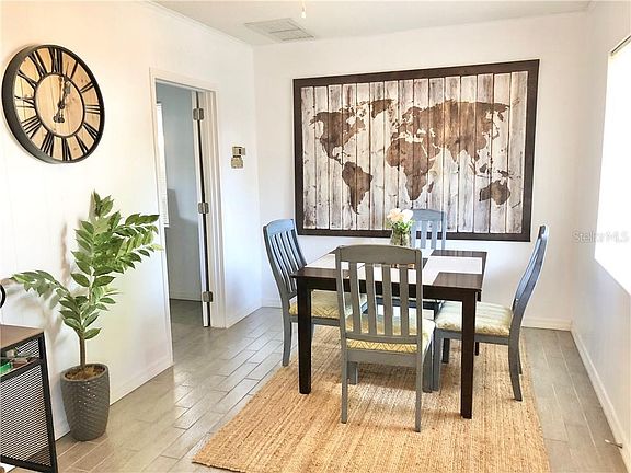3rd image of 1214 Warwick Pl #2