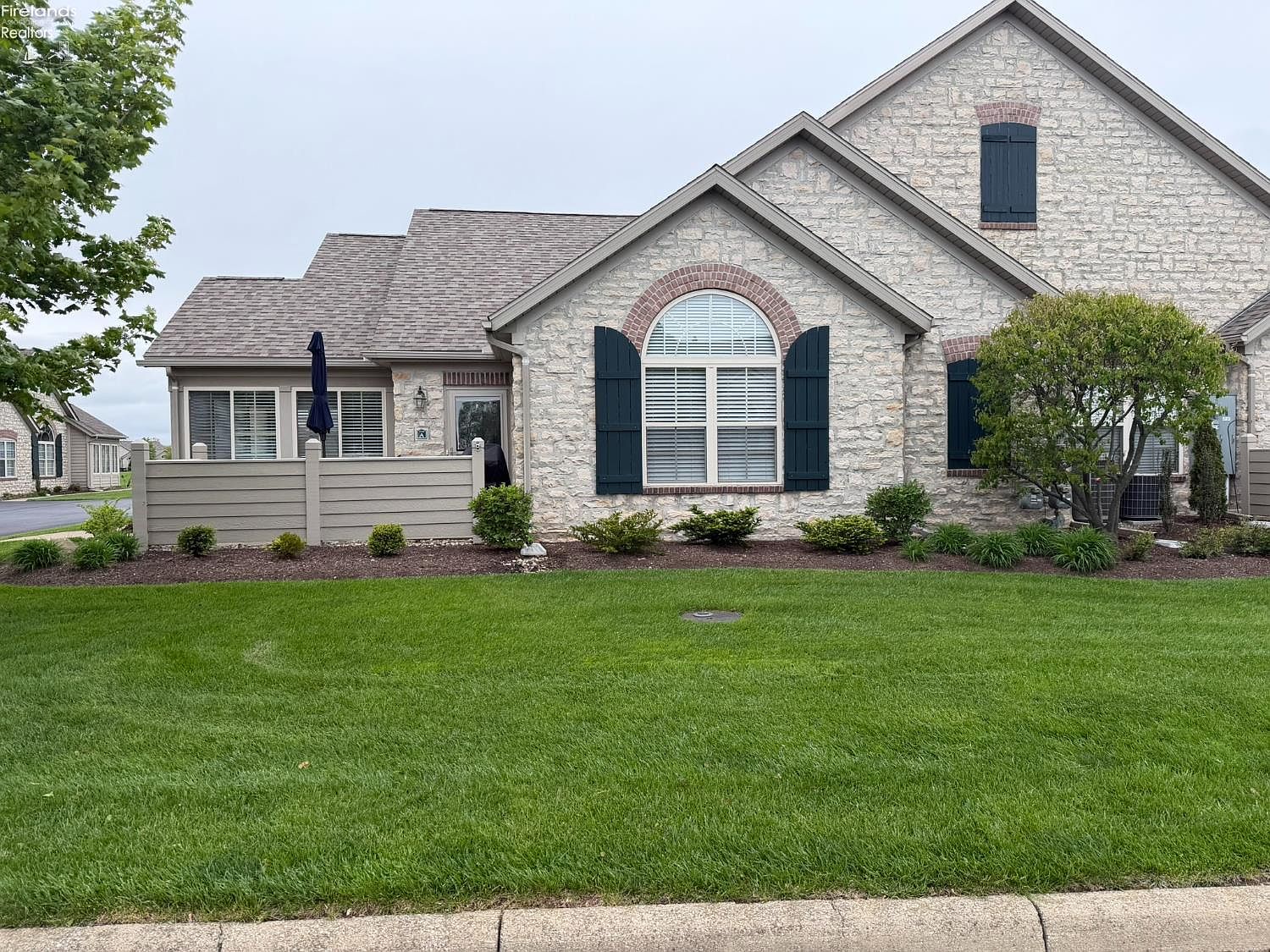 2749 Canterbury Cir