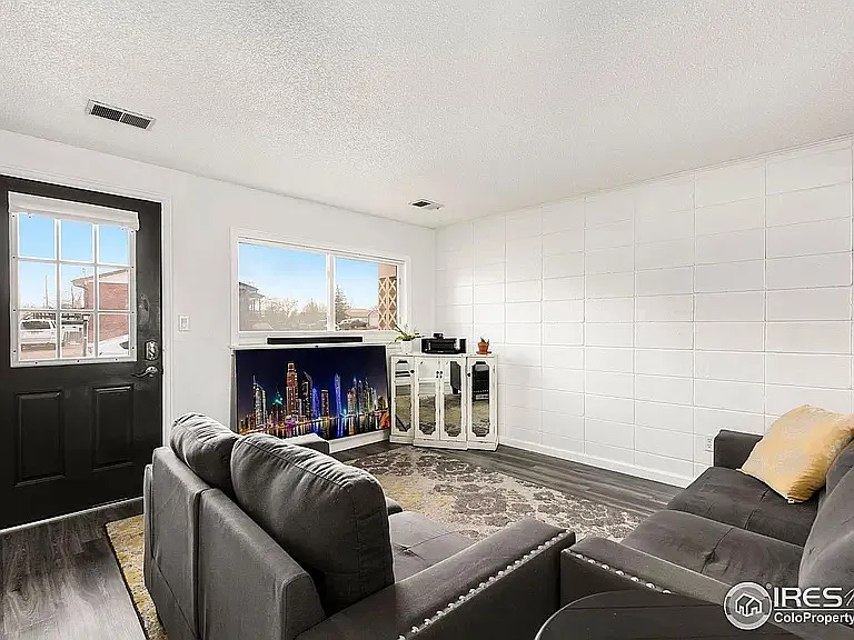 933 16th St SW #1 — Photo 3