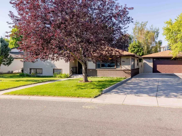 920 Aspen Dr, Cody, WY 82414