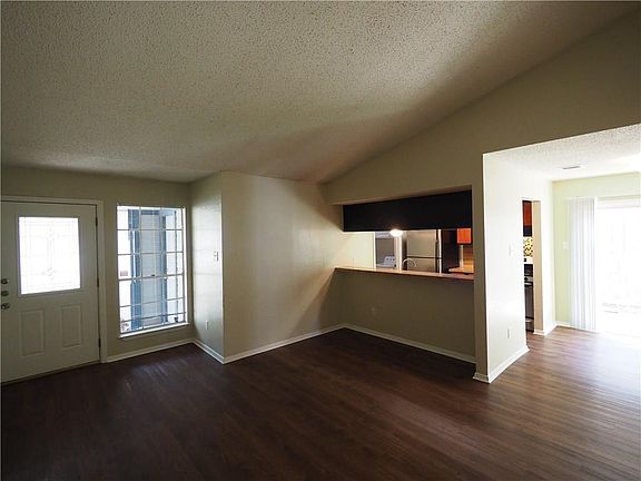 3rd image of 1814 Gracy Farms Ln #B