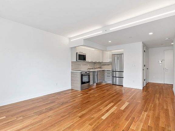 5th image of 50 Clarkson Ave #106
