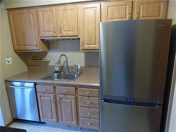 5th image of 53 Monmouth Dr