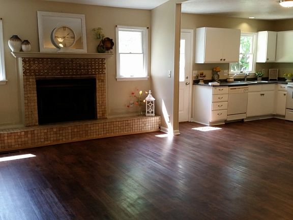 3rd image of 721 Glenmoor Dr