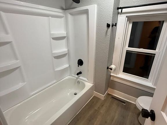 5th image of 614 Cochrane St