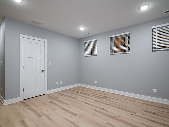 3rd image of 7428 N Rogers Ave #2W