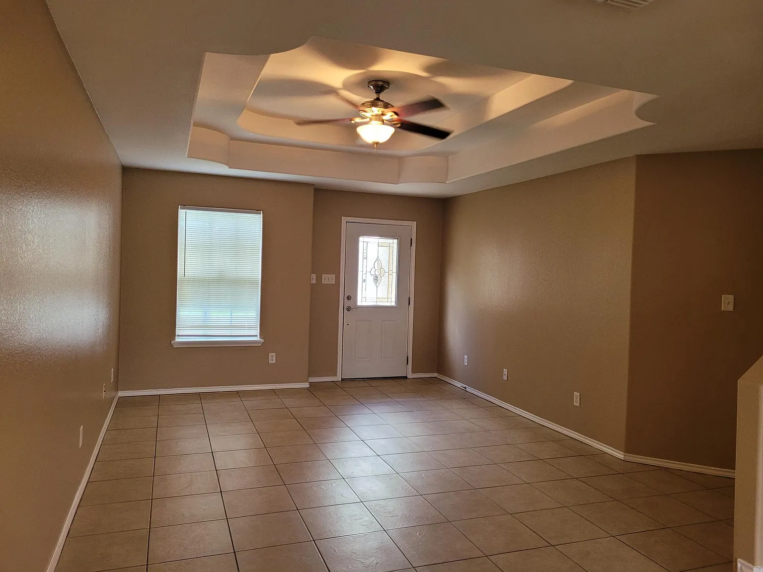 4 bed, 2.5 bath, $1,800 — Photo 4