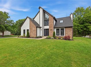 113 Meadow Spring Ln, East Amherst, NY 14051