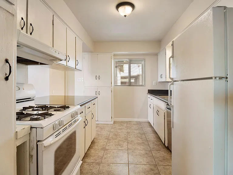 2045 E Don Carlos Ave — Photo 16