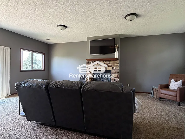 16784 Olivine St NW — Photo 10