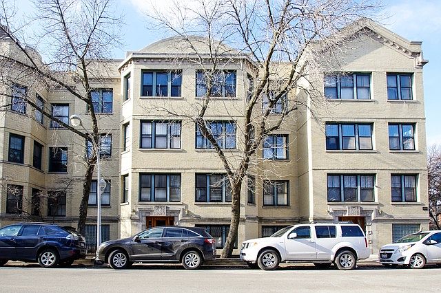 1st image of 4186 N Clarendon Ave APT 3S