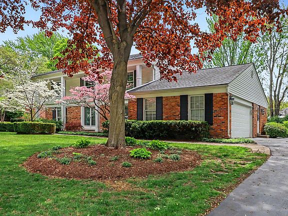4th image of 910 S Shady Hollow Cir