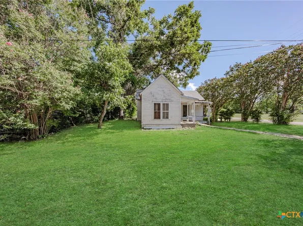 1300 W 1st St, Cameron, TX 76520