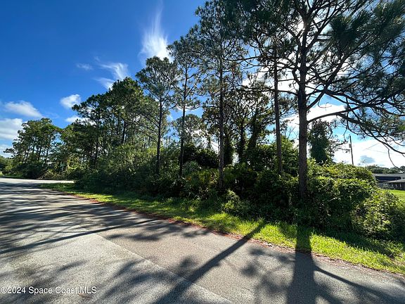 2nd image of Salazar St SE