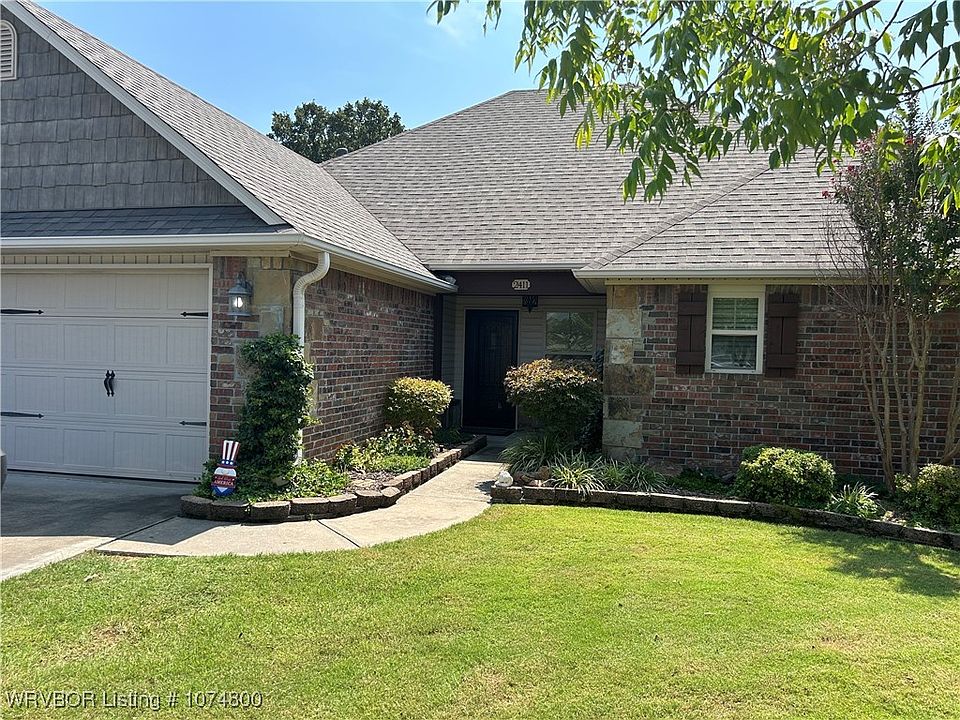 1st image of 2411 Parkway Ln