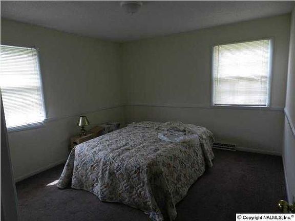 5th image of 503 Ronald Dr SE