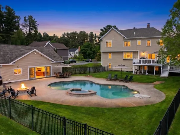 8 Turner Dr, North Reading, MA 01864