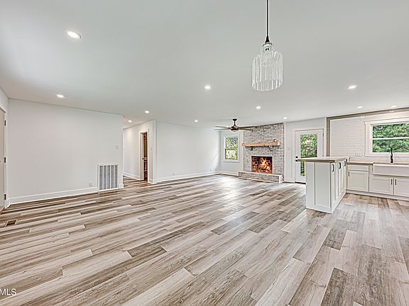 4th image of 4940 Bayberry Dr