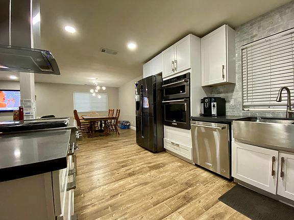 4th image of 8226 N Poplar Ave