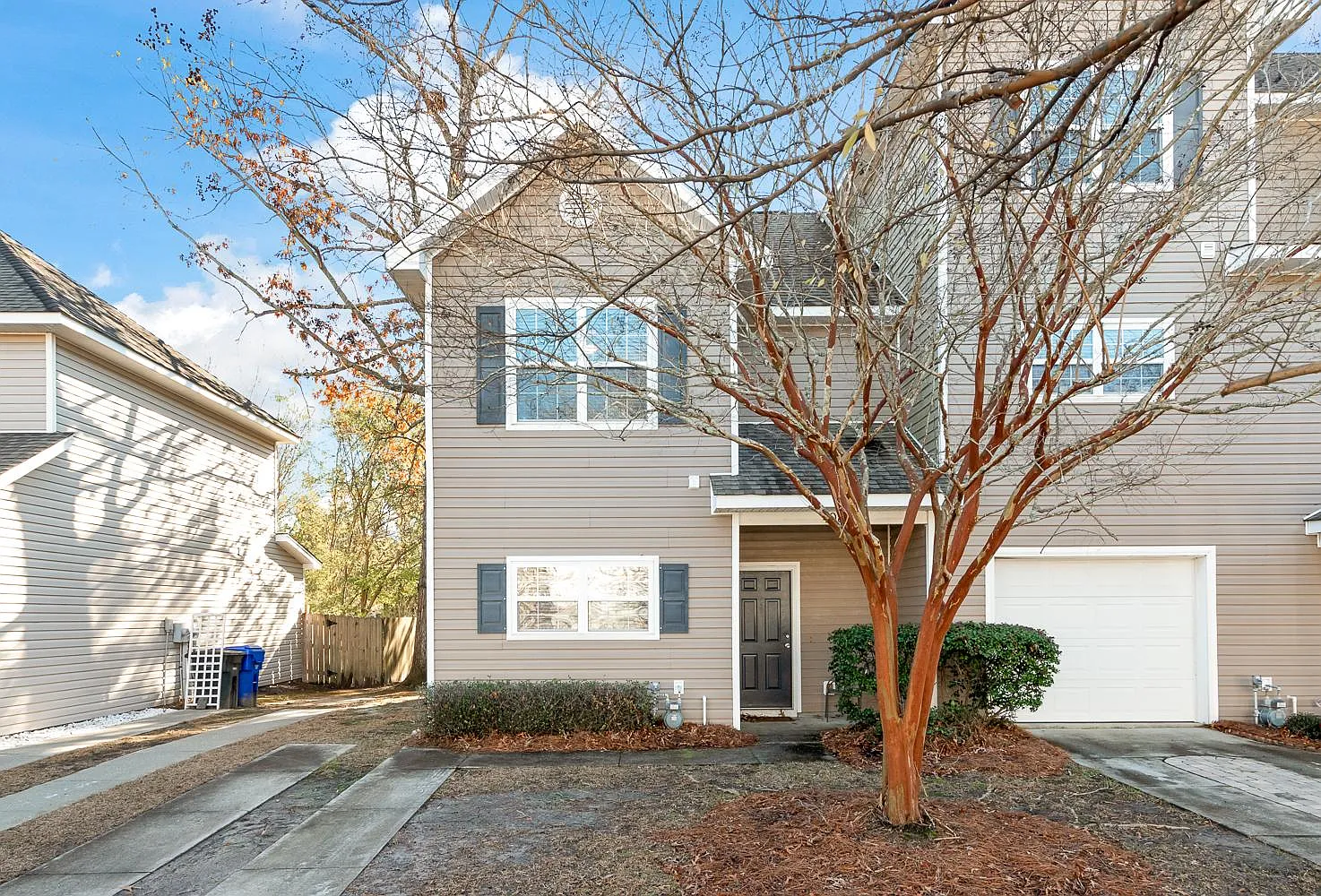 2 bed, 2.5 bath, 1248 sqft, $2,100 — Photo 2