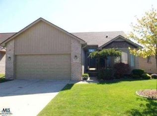 43010 Pointe Dr, Clinton Township, MI 48038