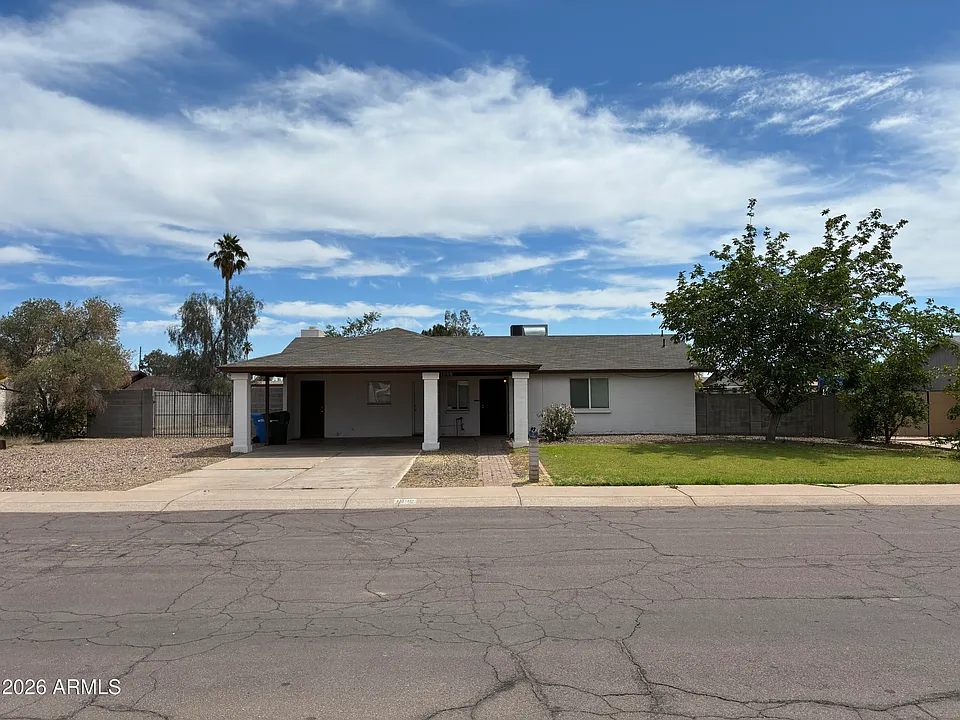 1009 W Michelle Dr