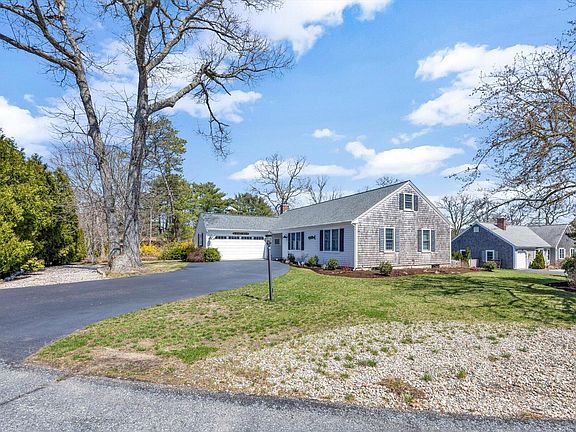 3rd image of 14 Halyard Road